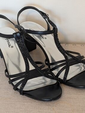 Annie Black T-Strap Beaded Block Heel Sandals 8WW